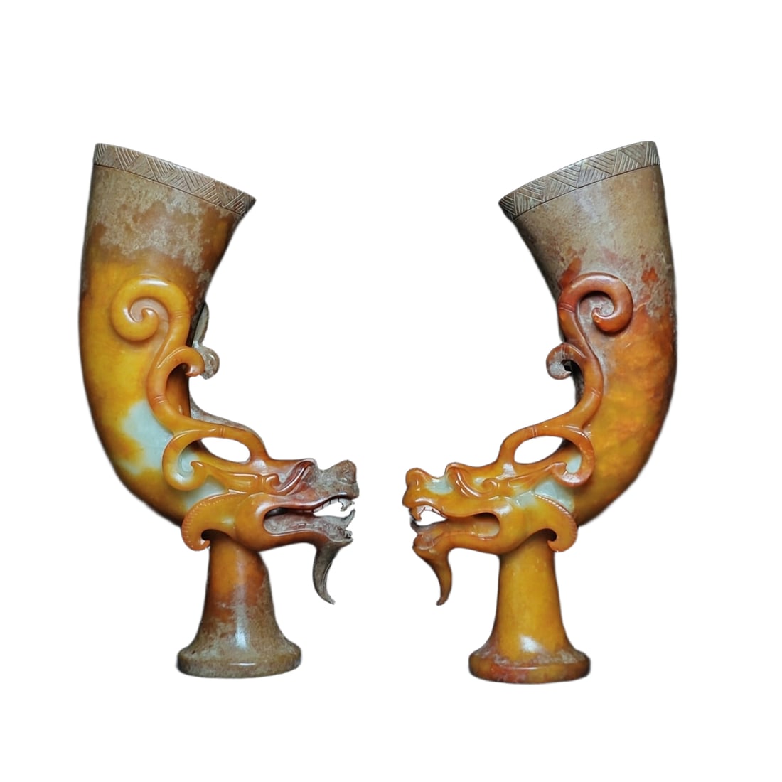 A Pair of Fine Hetian Jade Dragon Horn Cups, Details as Shown: A pair of exquisite Hetian jade dragon horn cups, details as shown in the first picture, dimensions 20/11 cm, total weight 2.54 jin. Freight: 1.International Freight: Foreign shipping charges are