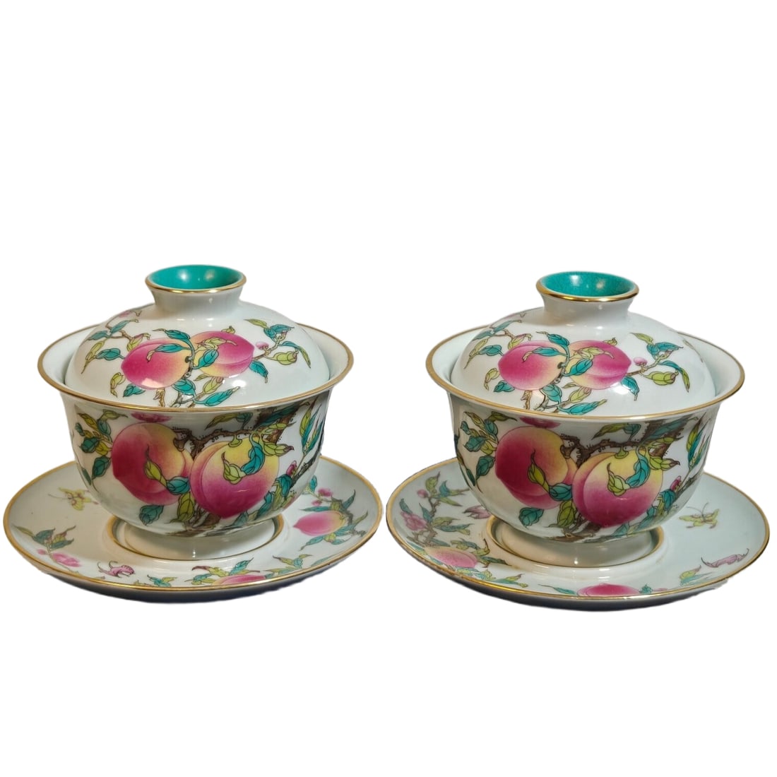 A pair of Famille Rose covered bowls from the Yongzheng period of the Qing Dynasty (1 of 10)