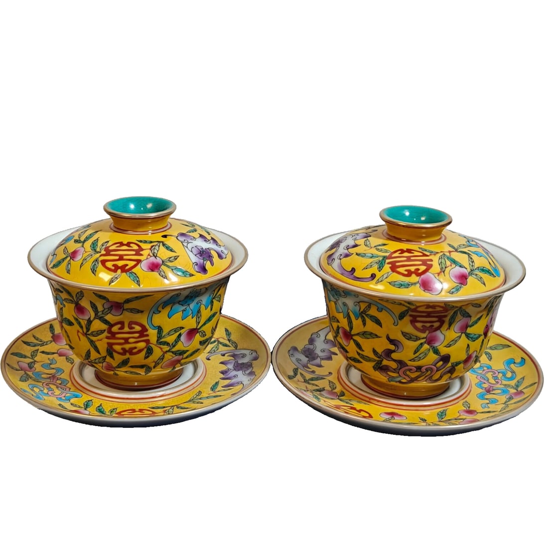 A Pair of Qianlong Enamelled Covered Bowls of the Great Qing Dynasty (1 of 10)