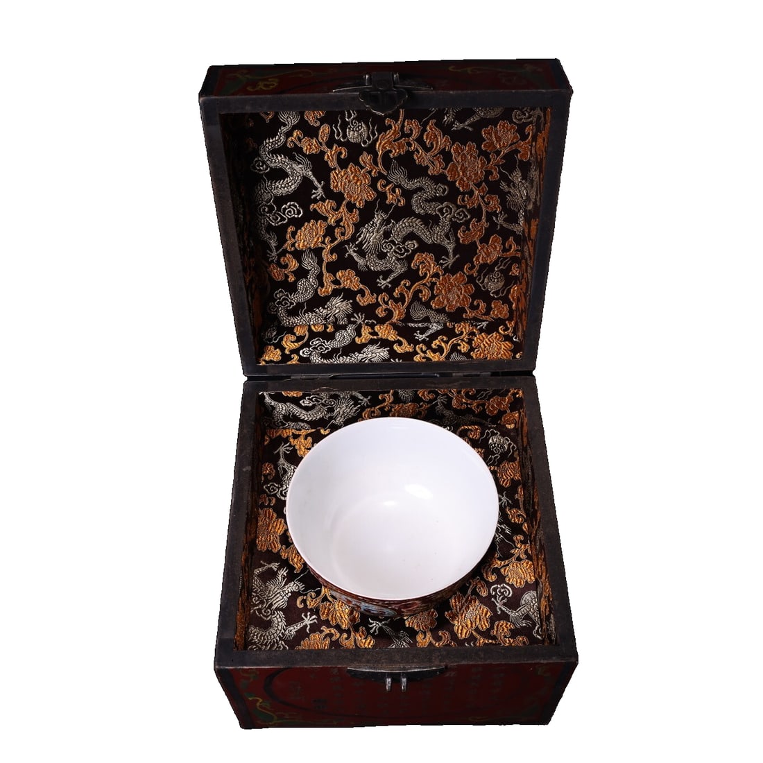 Rare Hand-painted Famille Rose Floral and Bird Porcelain Bowl from Qing Dynasty Imperial Collection: Rarely seen hand-painted famille rose bird and flower porcelain bowl from the Qing dynasty court collectionExcellent condition, exquisite craftsmanshipAccompanied by an old high relief wood carved