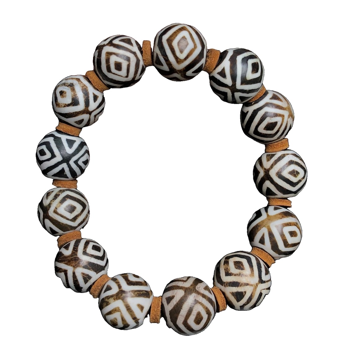 Western Asia Traditional Craft Inlaid Corroded Petrified Wood Vajra Three-Eyed Dzi Bead Bracelet: Antique craft inlayed fossil wood agate three-eyed celestial bead braceletApproximate size: 14mm*13 beadsHigh-quality fossil wood, which combines the beauty of fossils, rare stones, and jade, can be