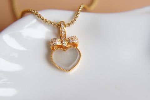 18K Gold Inlaid South African Diamond Natural Ice Jadeite Pendant: 18K Gold Set with Natural Ice-like Jade High Ice Peach Heart Pendant Moist and Full, Ice Base with Gloss Set with South African Diamonds, Thick Gold Setting 1.International Freight: Foreign shipping c