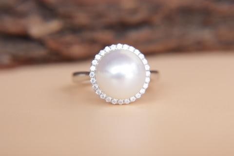 18K Gold White Sea Pearl Ring: 18k Gold Plated White South Sea Pearl Ring (11mm) with beautiful luster, smooth surface, round and strong light, perfect and flawless 1.International Freight: Foreign shipping charges are determined b