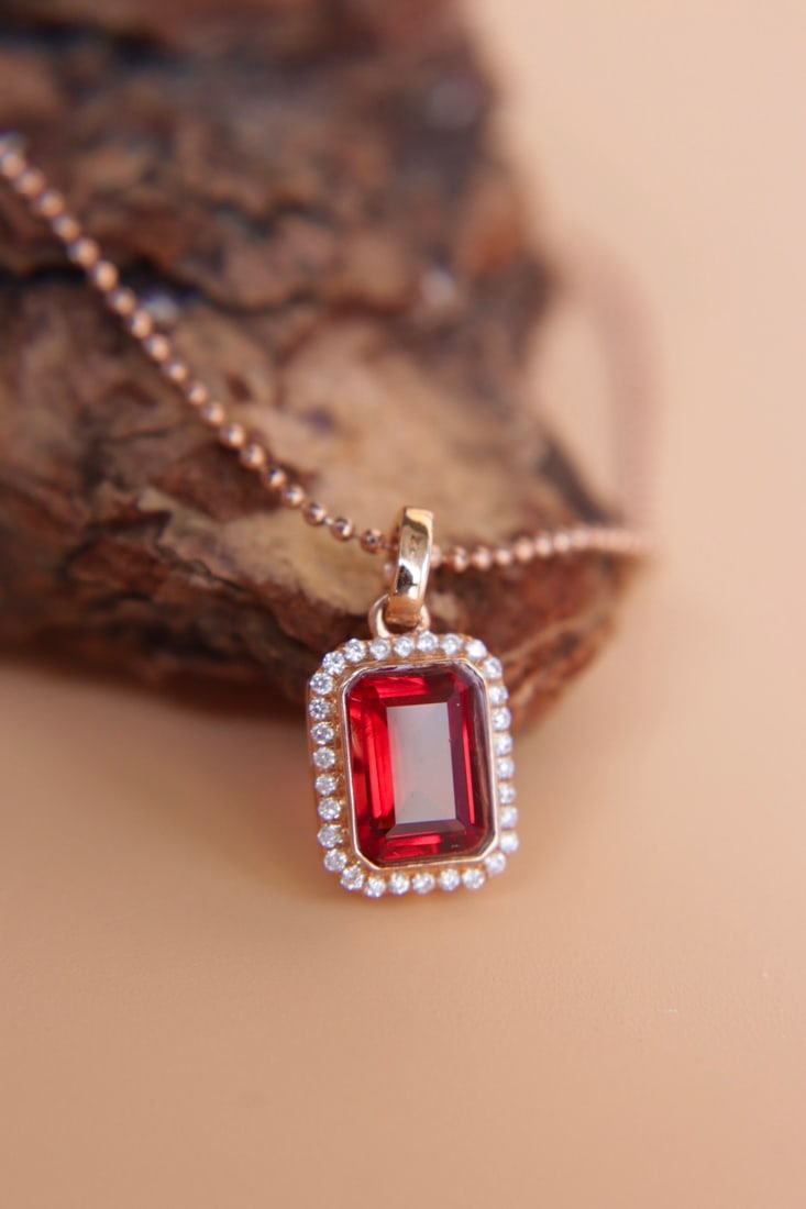 18K Gold Inlaid Ruby Color Sunstone Pendant: 18K Gold Plated Ruby Red Sunstone Diamond PendantMain Stone 1.1ct, Beautiful ColorThick Gold Setting, Full Reverse Diamonds 1.International Freight: Foreign shipping charges are determined by destinat