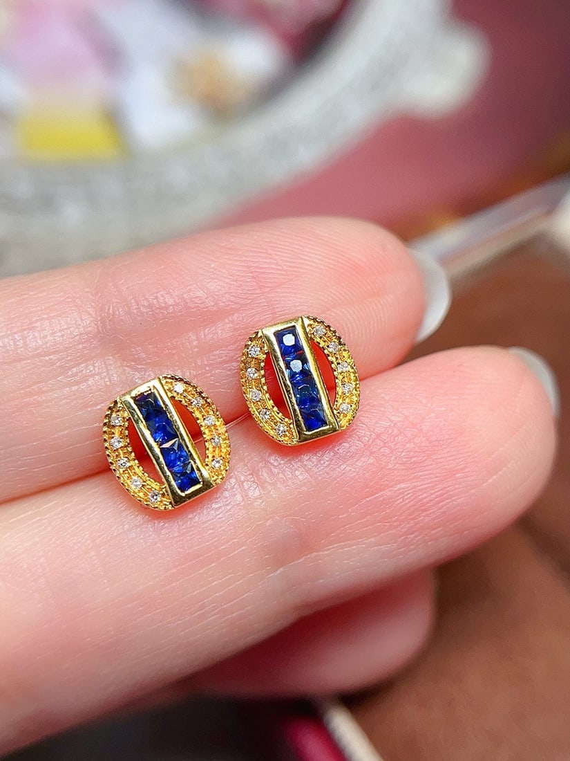 18K Gold Sapphire Stud Earrings with Diamond Inlay: 18k Gold Sapphire Stud Earrings, Royal Blue, No Bezel Setting, Fashion Design, Main Stone Approximately 0.4 Carats, 20 Diamonds, Weight 1.02 Grams 1.International Freight: Foreign shipping charges are