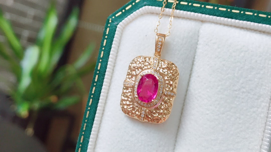 18K Natural Tourmaline Pendant: 18K Natural Tourmaline Rubellite PendantStylish design, versatile and elegantTotal weight 2.26g, gemstone weight 0.95ct, 50 diamonds 1.International Freight: Foreign shipping charges are determined by
