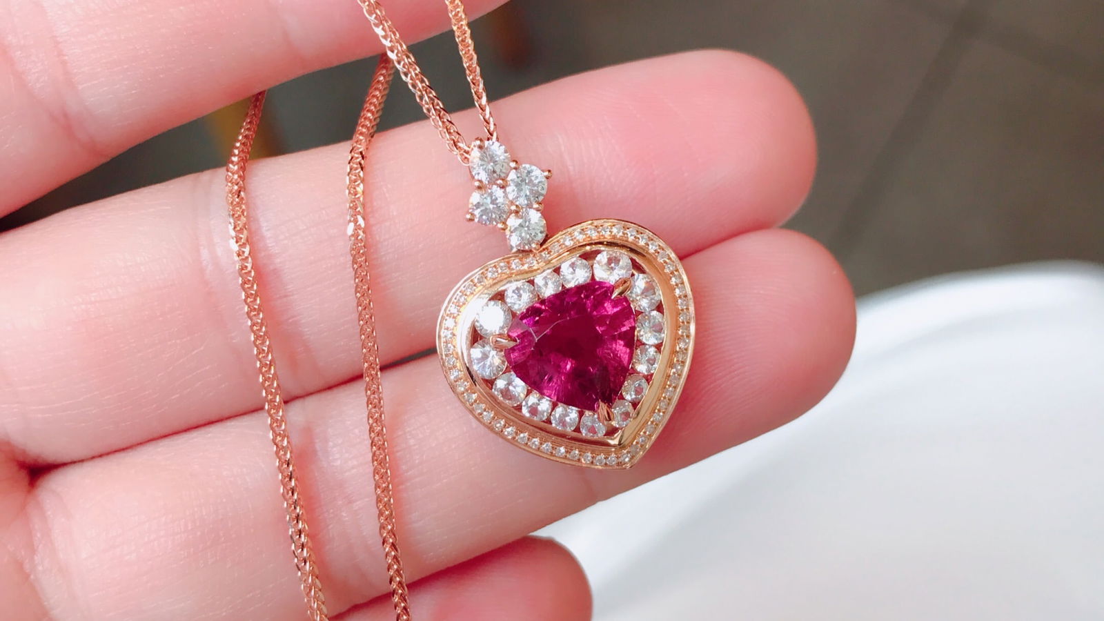 18K Gold Tourmaline Pendant: 18K Gold Tourmaline Pendant - Color rich and vibrant, full and roundTotal weight 3.79g, stone weight 2.92ctDiamond 0.171ct, White Sapphire 1.319ct 1.International Freight: Foreign shipping charges are