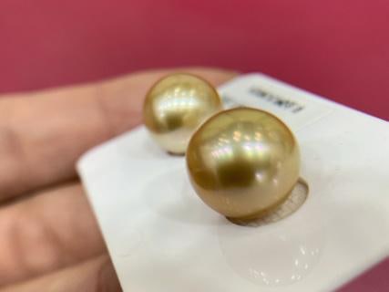 South Sea Pearl Pair: 11-12mm South Sea Pearl PairBasic round shape, with a very strong luster,Very thick nacre, fine skin texture, with very fine blemishes 1.International Freight: Foreign shipping charges are determined