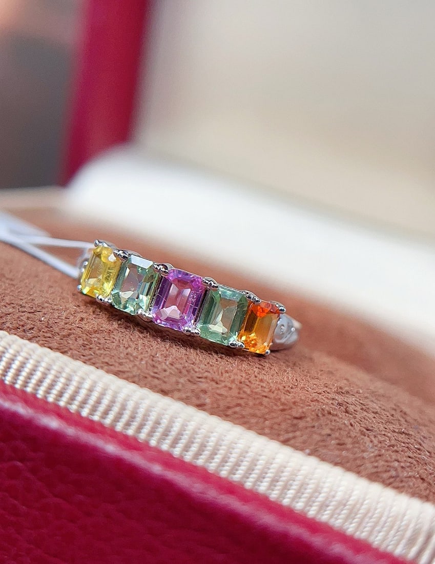 18K Gold Sapphire Ring: 18k Gold Sapphire Ring, Glass body, Emerald Cut, Fresh and Sweet Color Scheme, Main Stone Approximately 1.1 Carats, Weight 1.39 Grams 1.International Freight: Foreign shipping charges are determined
