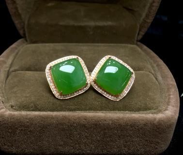 18K Rose Gold Inlaid Hetian Jade Earrings: Premium Hetian Jade Stud Earrings 18K Rose Gold Full Diamond Inlay, elegant and stylish design, jade face size: 10mm square 1.International Freight: Foreign shipping charges are determined by