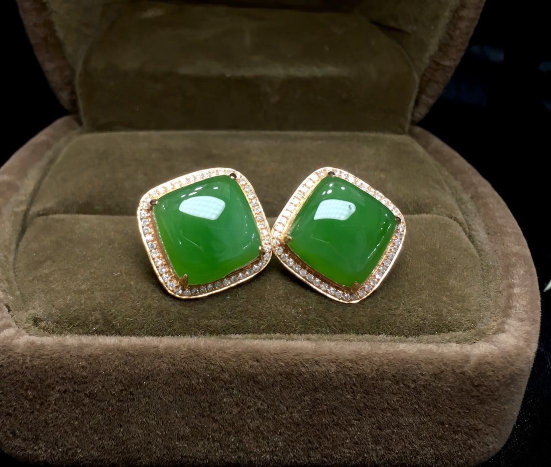 18K Rose Gold Inlaid Hetian Jade Earrings: Premium Hetian Jade Stud Earrings 18K Rose Gold Full Diamond Inlay, elegant and stylish design, jade face size: 10mm square 1.International Freight: Foreign shipping charges are determined by