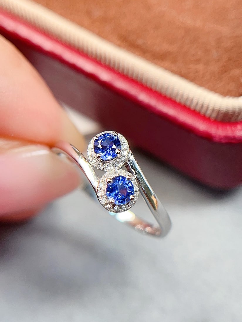 18K Gold Sapphire Ring: 18k Gold Sapphire Ring, round, cornflower, vitreous, unique in shine, main stone approximately 0.55 carats, 28 diamonds, weight 1.38 grams 1.International Freight: Foreign shipping charges are determi