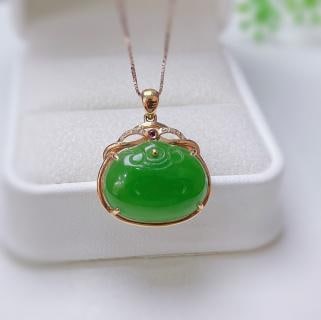 18K Gold Inlaid Hetian Jade Pendant: 18K Gold Apple Green PendantApproximate size of the raw stone: 14x18mm18K gold setting of the finest natural Hetian jade apple green Ruyi pendant, with delicate texture and vibrant color, giving the v