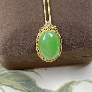 18K Gold Inlaid Hetian Jade Apple Green Pendant: 18K Gold and Tianhe Jade Apple Green Pendant with Diamonds, Bright Color, Rough Stone Size: About 13*18mm, No Negotiation, Includes S925 Silver Chain 1.International Freight: Foreign shipping charges