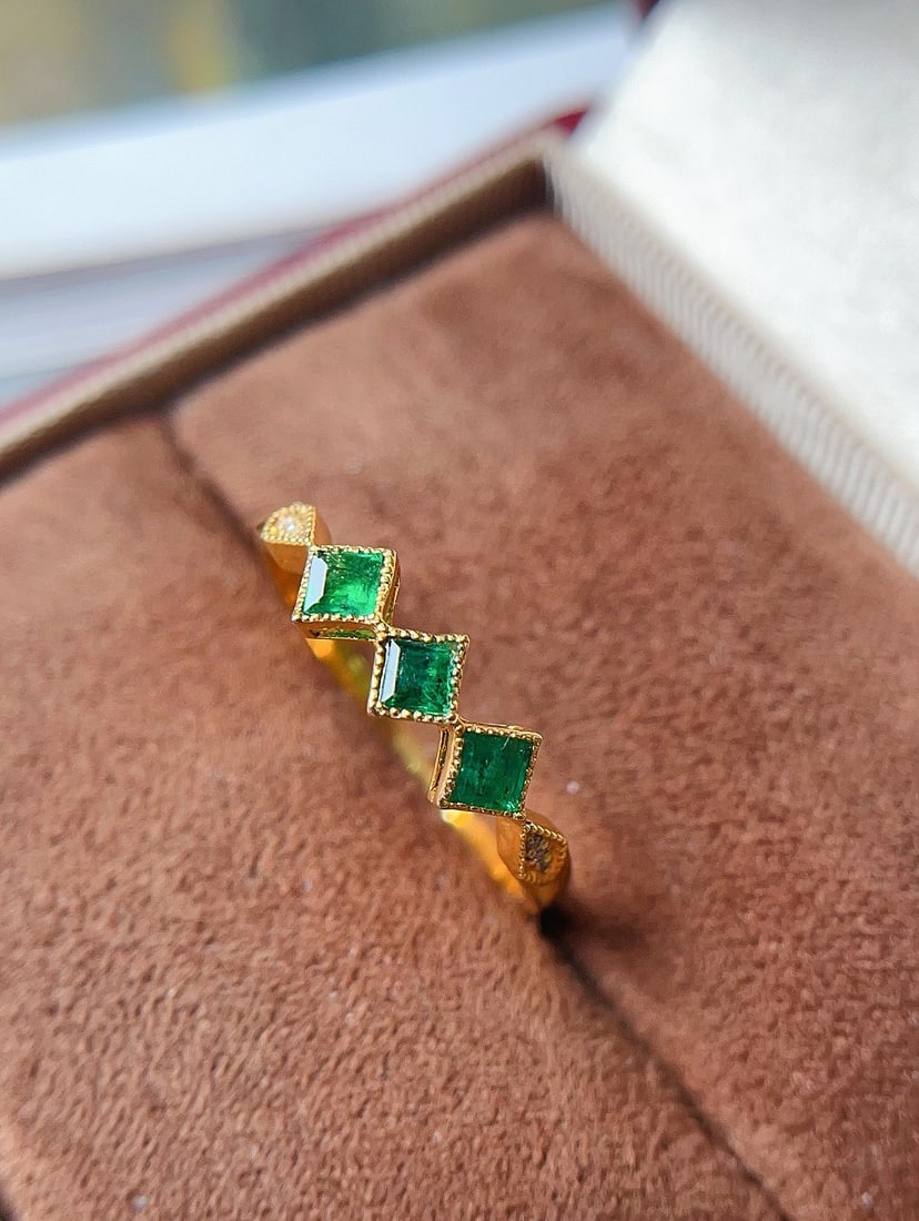 18K Gold Emerald Ring with Diamonds: 18K gold emerald ring, princess cut, vitreous body, bright luster, main stone approximately 0.75 carats, 6 diamonds, weight 1.83 grams 1.International Freight: Foreign shipping charges are determined