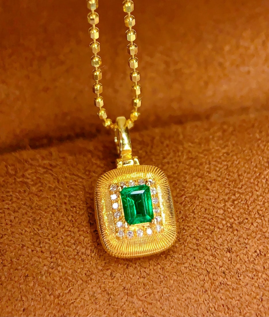 18K Natural Emerald Pendant (1 of 6)