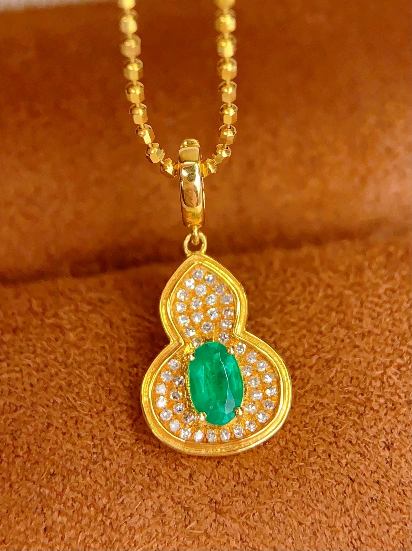 18K Natural Emerald Pendant (1 of 6)