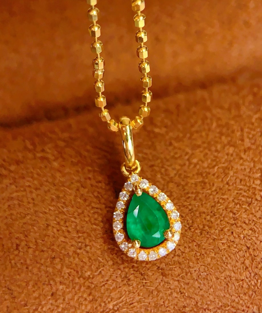 18K Natural Emerald Pendant (1 of 6)
