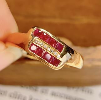 18K Gold Ruby Ring: Diamonds: 20 pieces 1.International Freight: Foreign shipping charges are determined by destination. 2.Photos, descriptions and valuations have been meticulously prepared by fully certified expert