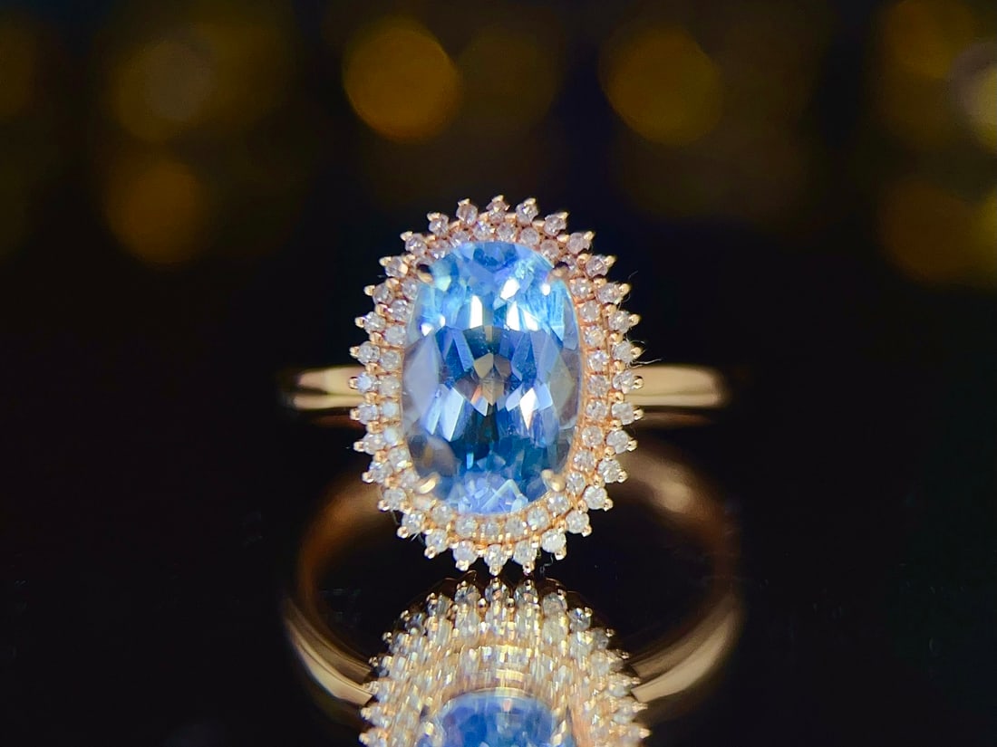 18K Gold Aquamarine Ring: Intense blue aquamarine ringThe ocean flowing through your fingertips18k gold with diamond settingTotal weight: 3.02g Main stone: 1.92ct Diamonds: 66p 1.International Freight: Foreign shipping charges