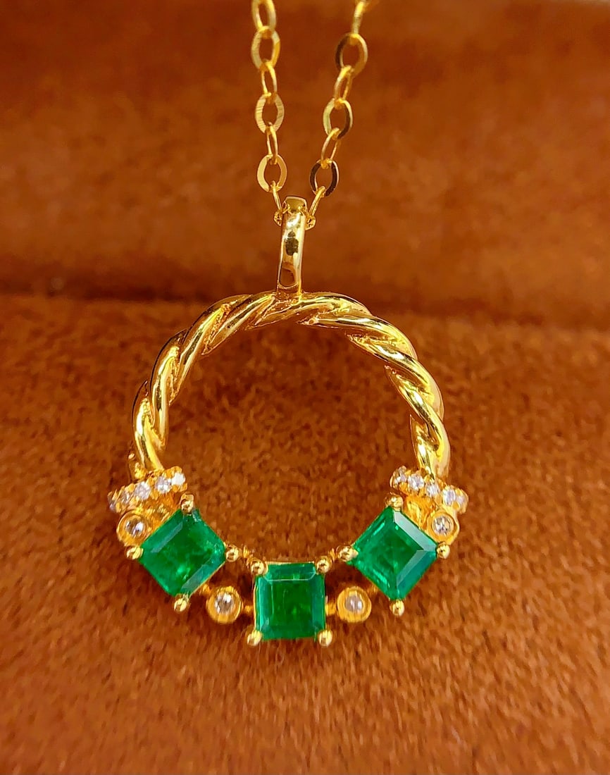 18K Gold Natural Emerald Pendant (1 of 6)