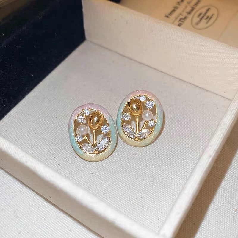 Sterling Silver Freshwater Pearl Earrings: Sterling Silver Natural Freshwater Pearl Stud Earrings 1.International Freight: Foreign shipping charges are determined by destination. 2.Photos, descriptions and valuations have been meticulously pre