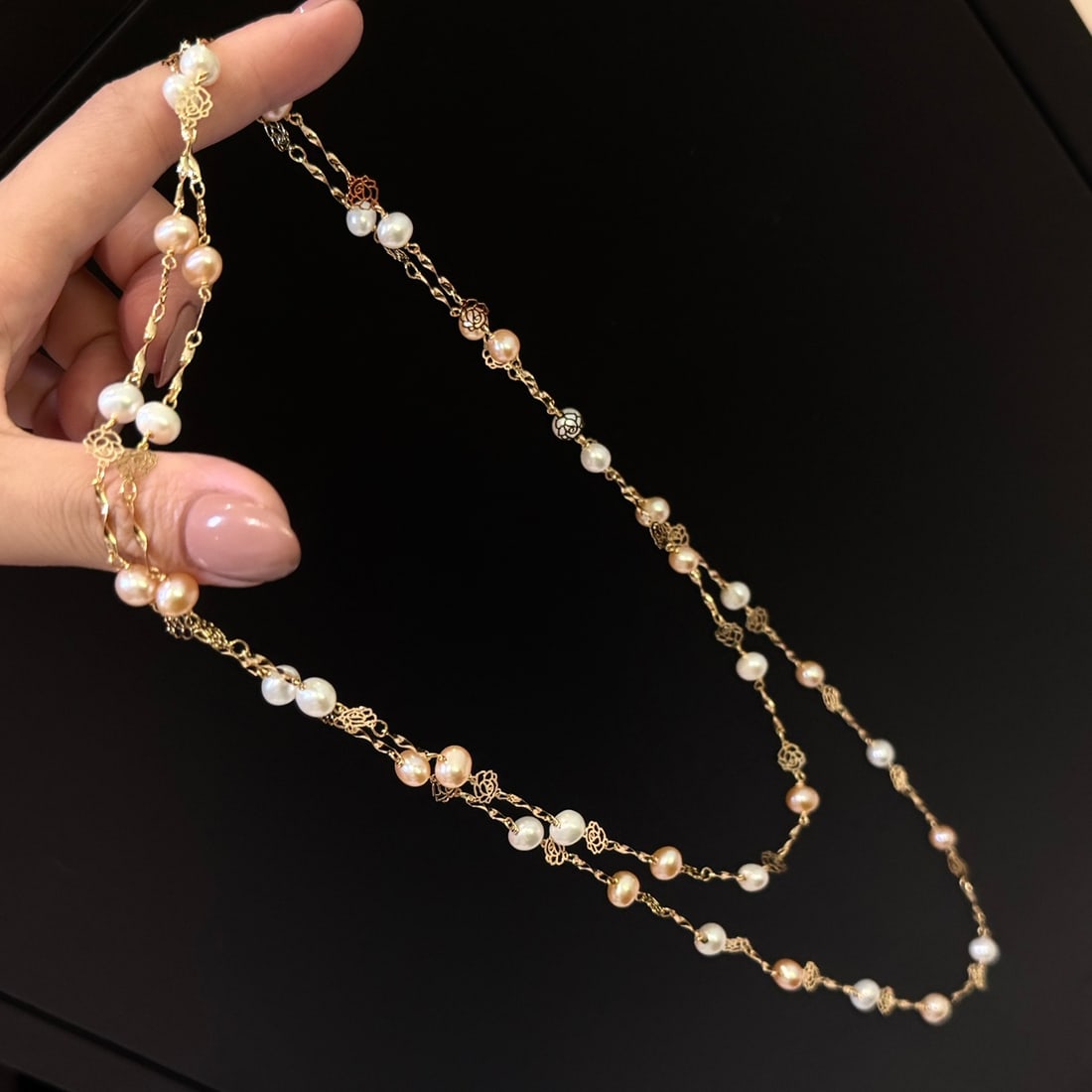 14K Gold Rose Sweater Necklace: Multicolored starry rose sweater chain, handcrafted 14k gold-plated rose chain, 6-7mm white + Emma orange mixed color combination, 120cm versatile length, so beautiful, like picking the stars in the s