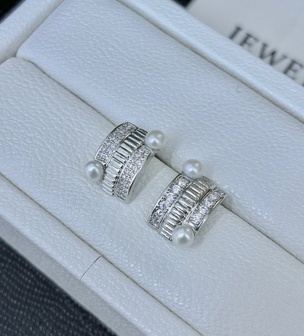 Sterling Silver Freshwater Pearl Earrings: Mysterious Series Sterling Silver Earrings Simple Outfit is Really Beautiful! 4-5mm Natural Freshwater Pearl Sterling Silver Earrings 1.International Freight: Foreign shipping charges are determined b