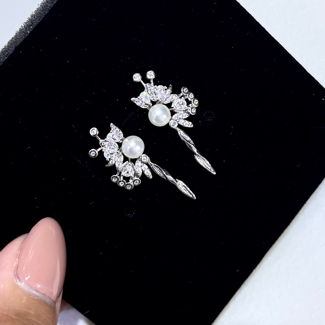 14K Gold Freshwater Pearl Earrings: 14K gold-plated silver series, 4-5mm high-quality natural freshwater pearls, fairy new product 1.International Freight: Foreign shipping charges are determined by destination. 2.Photos, descriptions a