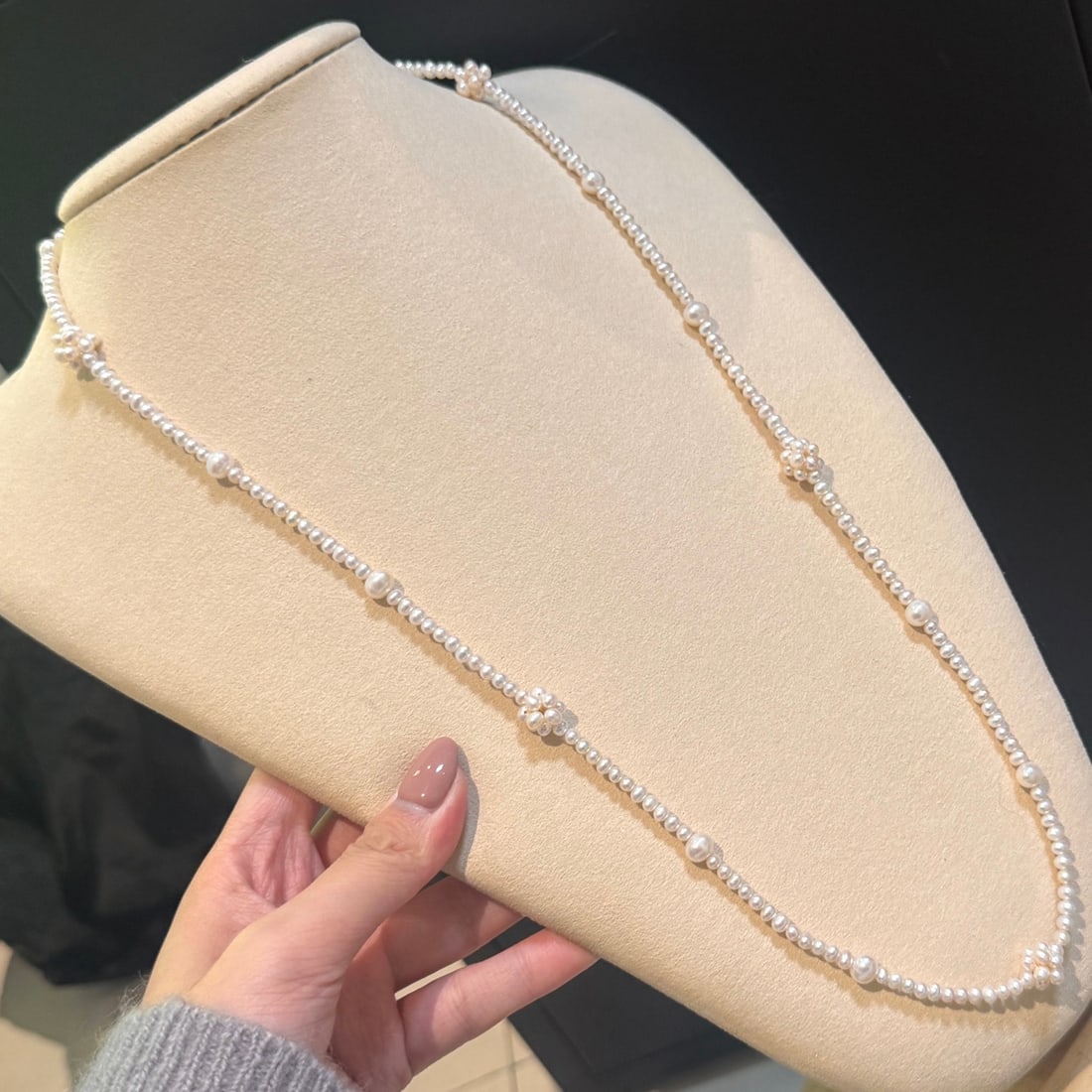 Freshwater Pearl Sweater Necklace: Brand new snowball sweater chain, perfect for autumn and winter. Features a 3-4+6-7mm high-quality natural freshwater pearl starry design, with small snowballs and new-yuan-bao clasp, total length is