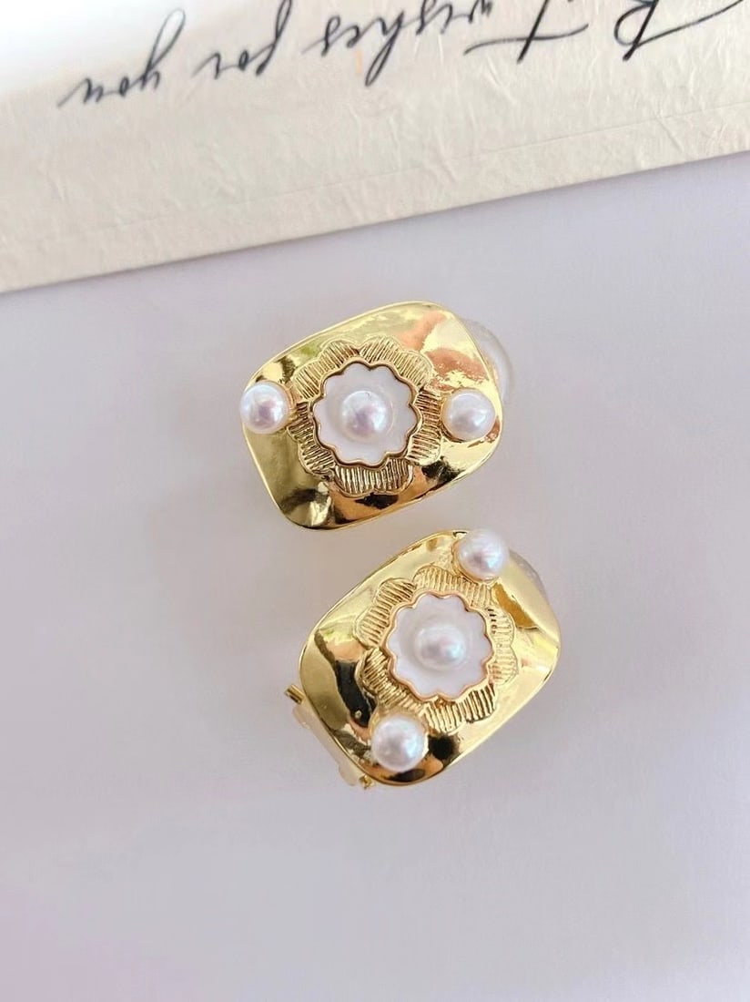 Pearl Ear Clip (1 of 2)