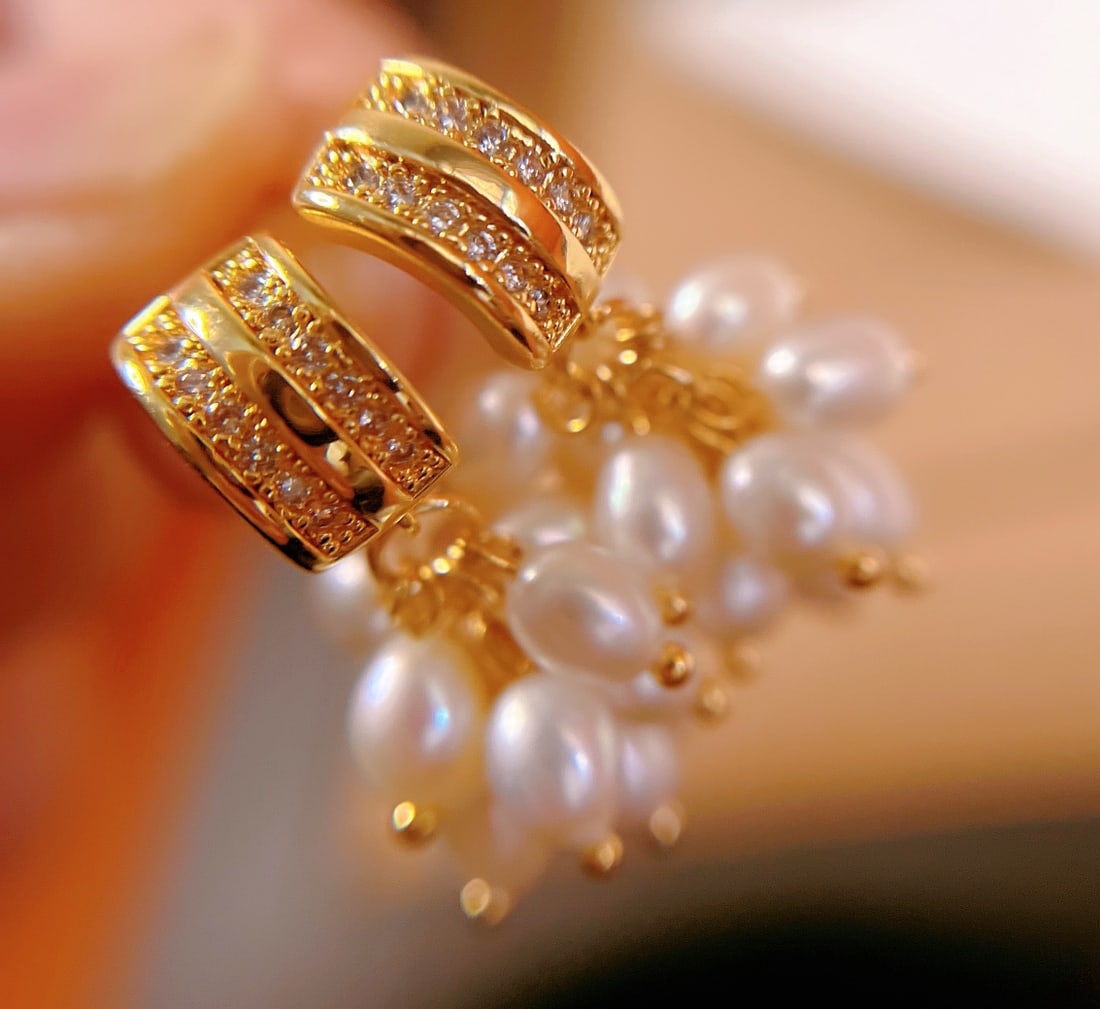 S925 Silver Natural Freshwater Pearl Earrings: 4-5MMNatural High-Quality Freshwater PearlsS925 Silver Earrings Anti-AllergicMultiple Beads Handmade 1.International Freight: Foreign shipping charges are determined by destination. 2.Photos, descript