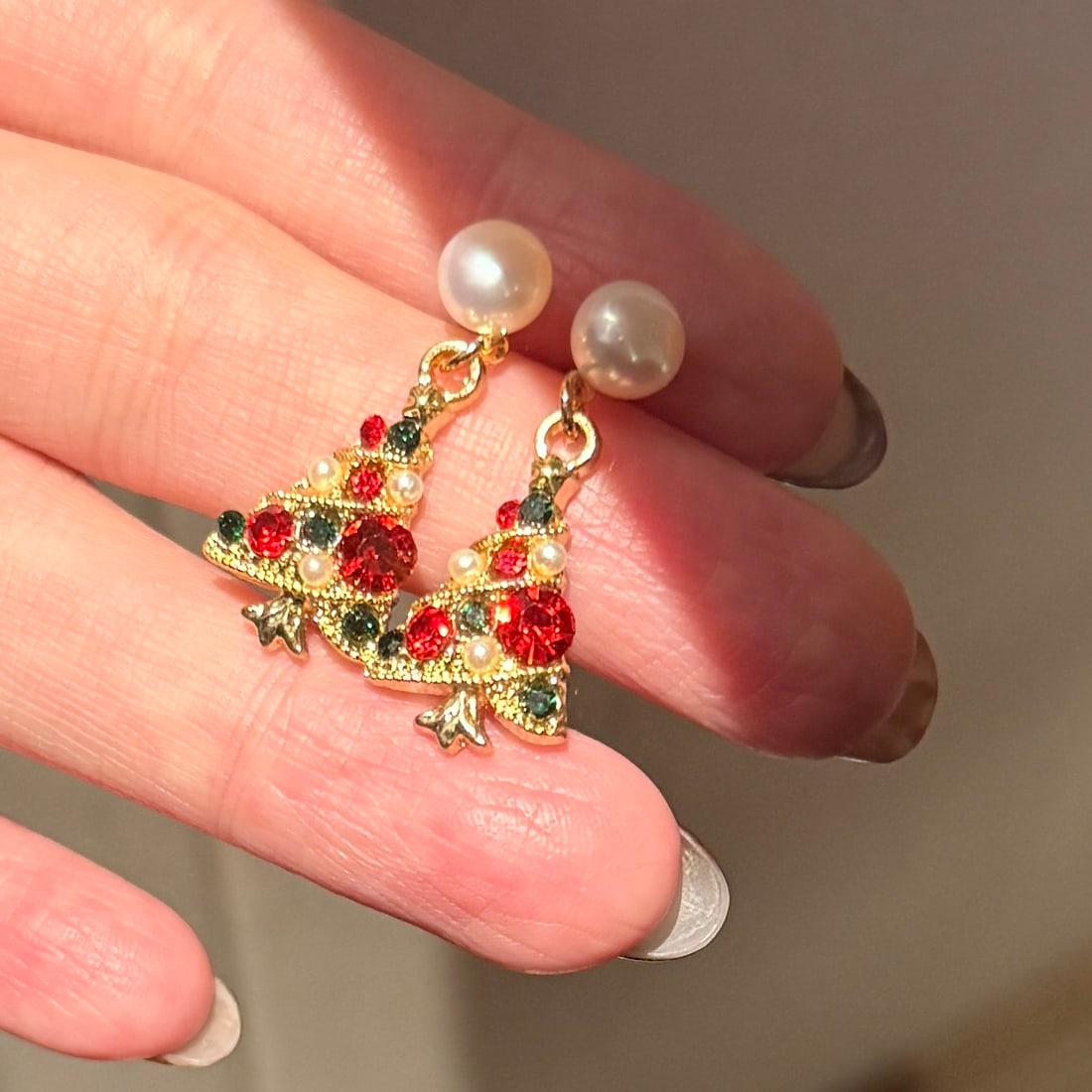 Freshwater Pearl Earrings: Rainbow Christmas Tree stud earrings, 6-7mm high-quality natural freshwater pearls, 'Treasure zircon' settings, high-end visual effect 1.International Freight: Foreign shipping charges are determined