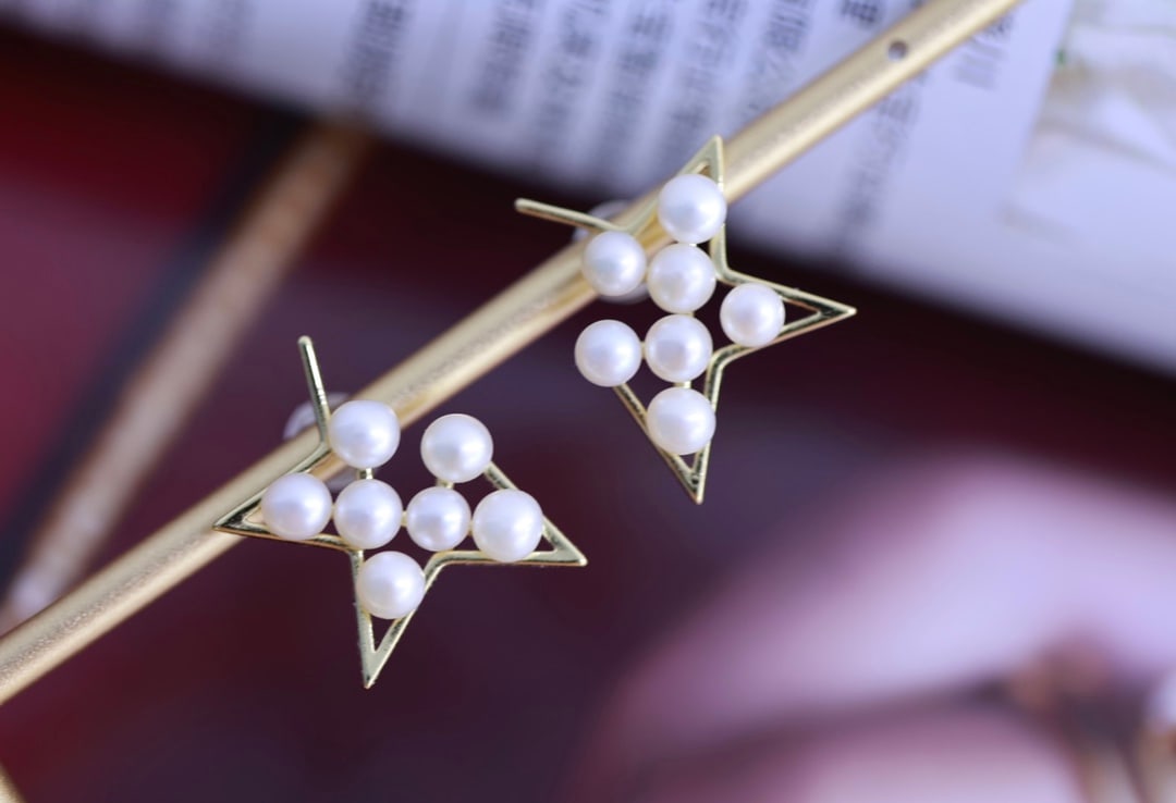 Metal Texture Pearl Earrings: Daily coordination shows great temperament, 4mm multi-bead style, Metal Texture Pearl Earrings 1.International Freight: Foreign shipping charges are determined by destination. 2.Photos, descriptions a