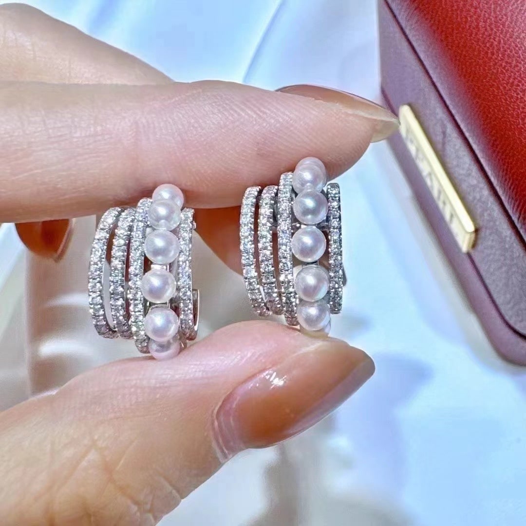 S925 Silver Pearl Earrings: S925 Sterling Silver, Earrings, Pearl Diameter 3-4MM 1.International Freight: Foreign shipping charges are determined by destination. 2.Photos, descriptions and valuations have been meticulously prepa