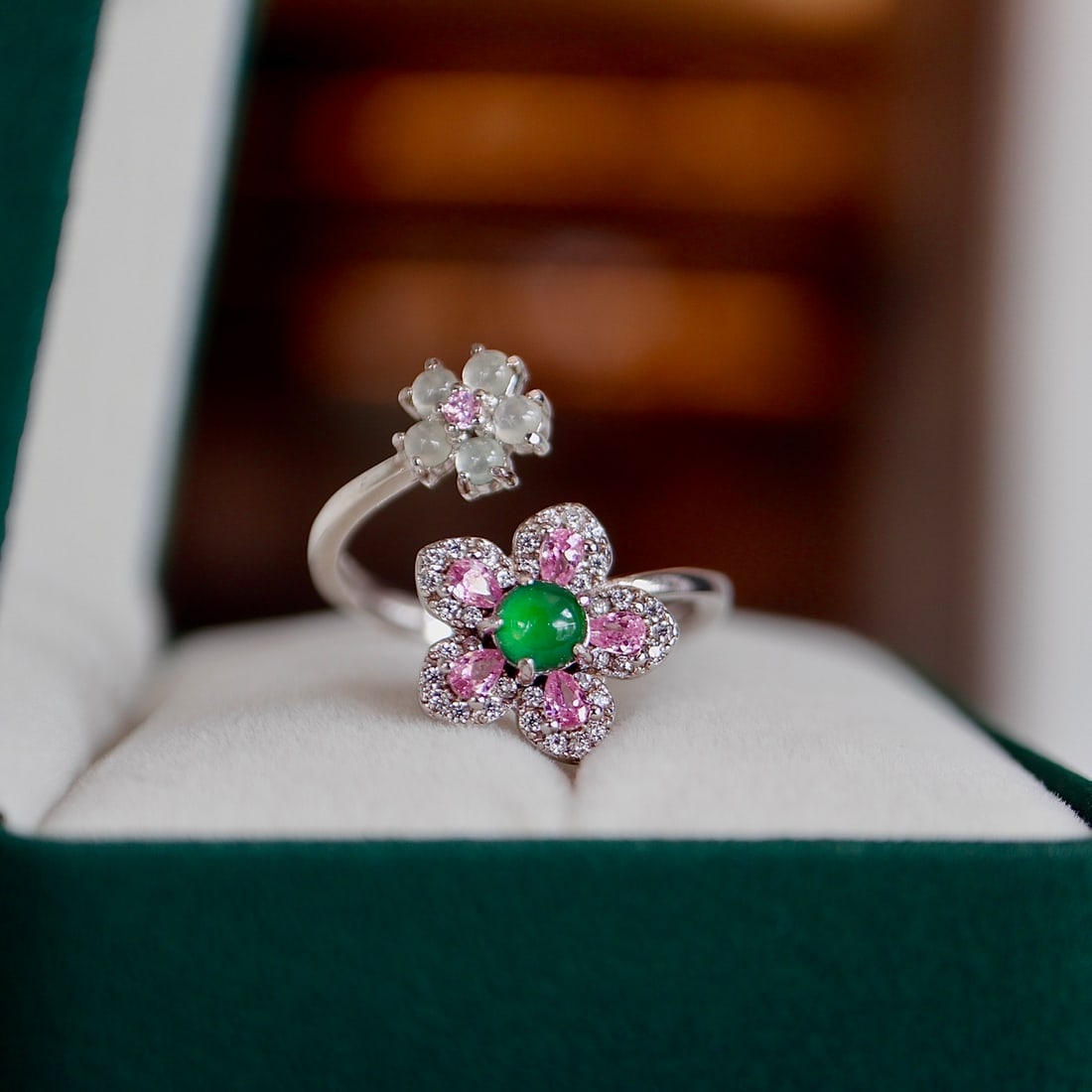 Silver Jade Ring: Imperial Green Jadeite - Complementing each other, it's impossible not to like. S925 pure silver - elegant simplicity, brimming with a sense of luxury. 1.International Freight: Foreign shipping charge