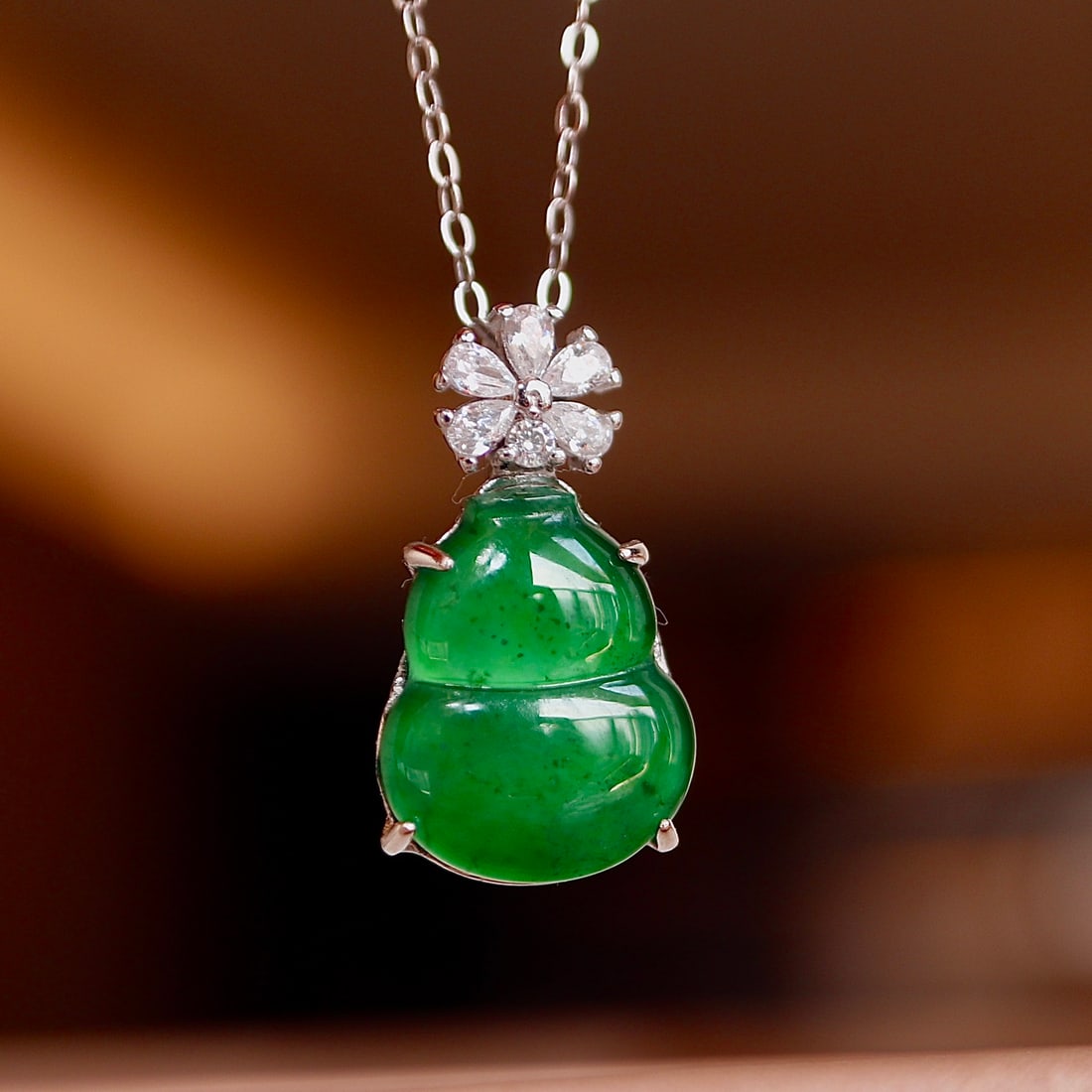 S925 Silver Natural Jadeite Gourd Pendant: Natural Jade Gourd Pendant S925 Sterling Silver Inlay 1.International Freight: Foreign shipping charges are determined by destination. 2.Photos, descriptions and valuations have been meticulously