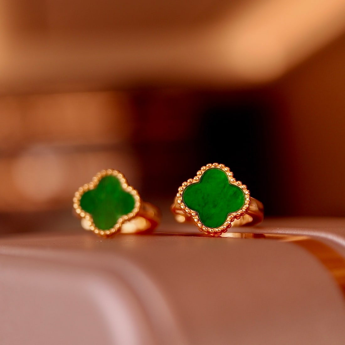 S925 Silver Plated 18K Gold Jade Clover Ear Cuff: S925 Sterling Silver with 18k gold plating, full green color, gold-plated quality material, very beautiful 1.International Freight: Foreign shipping charges are determined by destination. 2.Photos,