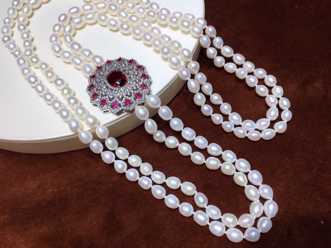 18K Gold Natural White Pearl Sweater Necklace: 18K Gold Natural White Pearl Sweater Chain, Freshwater White Pearl 7-8mm in size, with a soft glow and very slight flaws, 18k gold-plated craftsmanship 1.International Freight: Foreign shipping charge