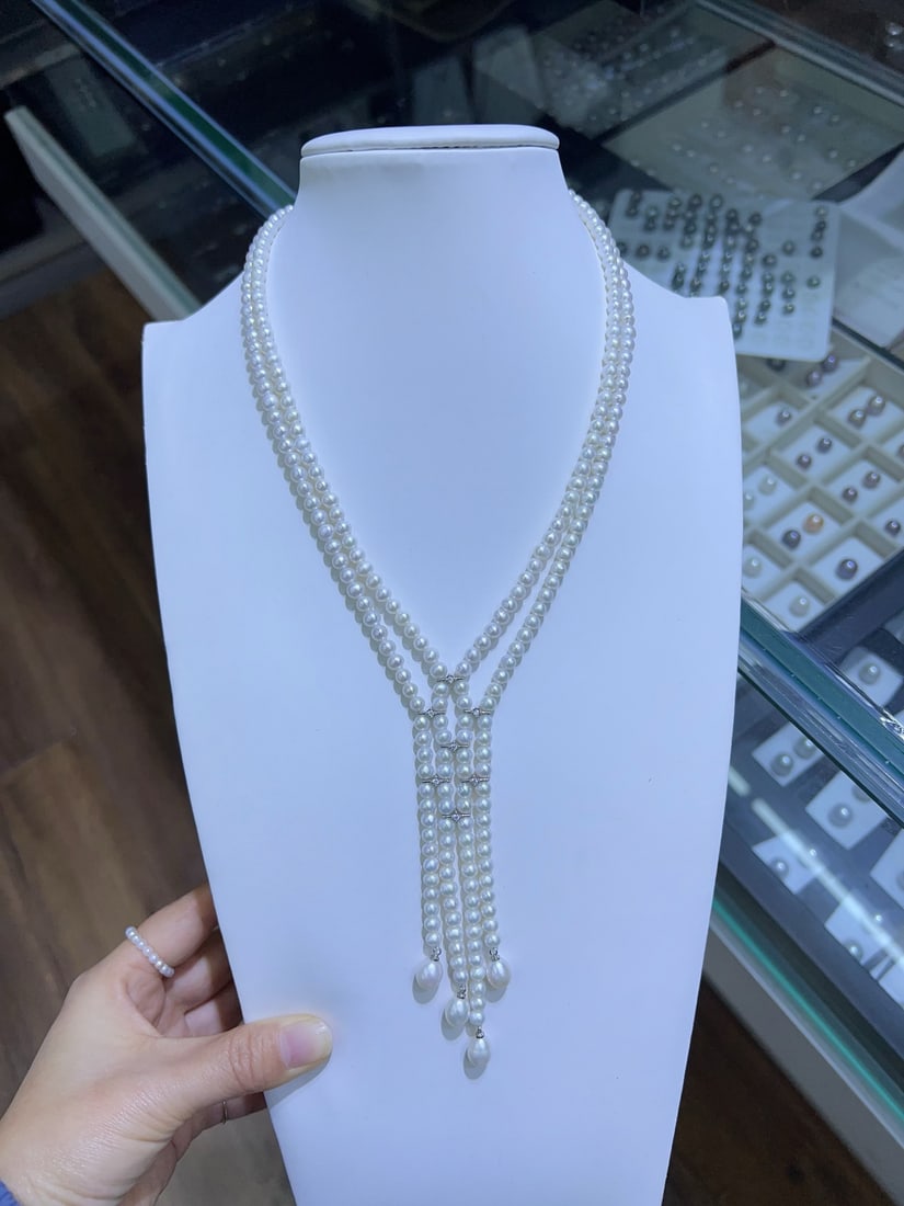 Natural Freshwater Pearl Necklace: New freshwater pearl necklace - 4-5mm high-quality natural freshwater pearls, handmade 1.International Freight: Foreign shipping charges are determined by destination. 2.Photos, descriptions and valua