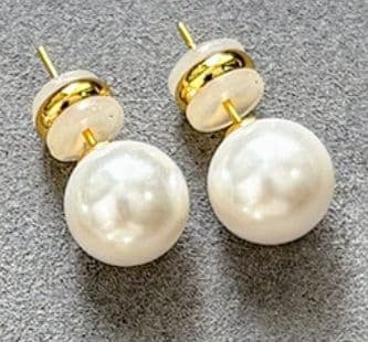High Quality Crystal Pearl Earrings 12mm: High-quality crystal pearl earrings, approximately 12mm in size.Earrings: 1.2 cm long x 2.4 cm widePearl size: 1.2 cmEarring pin thickness: 0.7 mmMaterial/Gemstone: Premium pearls (crystal pearls), si