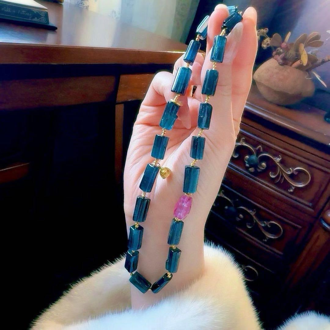 Second-hand Tourmaline bracelet, 18K gold, 36 grams: Tourmaline bracelet, 18K gold, 36g. Gem size: approximately 15x7 millimeters Freight: 1.International Freight: Foreign shipping charges are determined by destination. 2.Photos, descriptions and