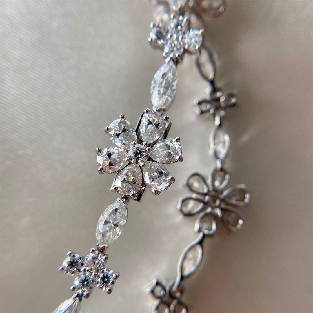Second-hand Top Moissanite Bracelet: We adopt the same buckle as high-end brands such as Harry Winston and Graff. You don't have to worry about the buckle coming off, and the buckle itself is inlaid with gemstones, so it's not obtrusive.