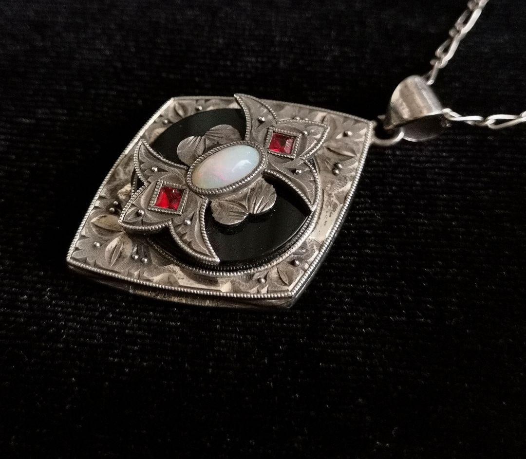 Antique precious emotional jewelry pendant (1 of 10)