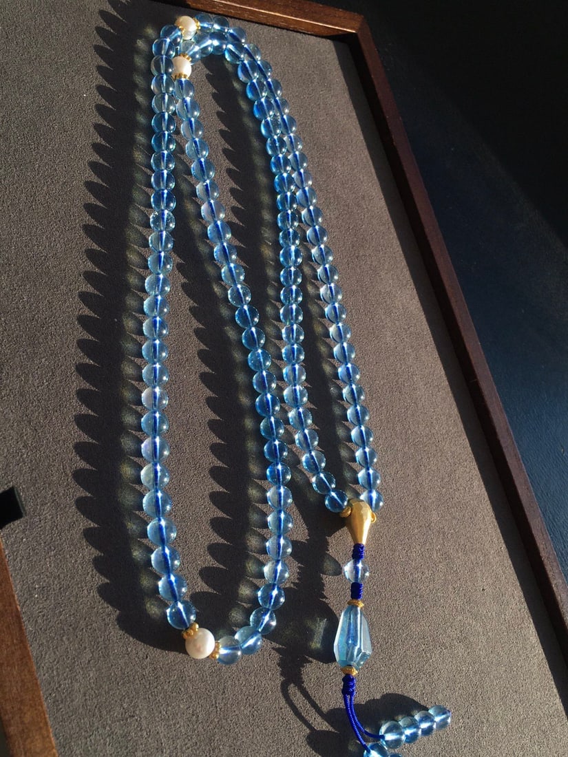 Aquamarine Bracelet: This bracelet is made of 108 pieces of aquamarine, with a specification of 6.8 millimeters, and a total weight of 52.25 grams. The crystals are transparent, showing a Saint Mary blue color. Freight: