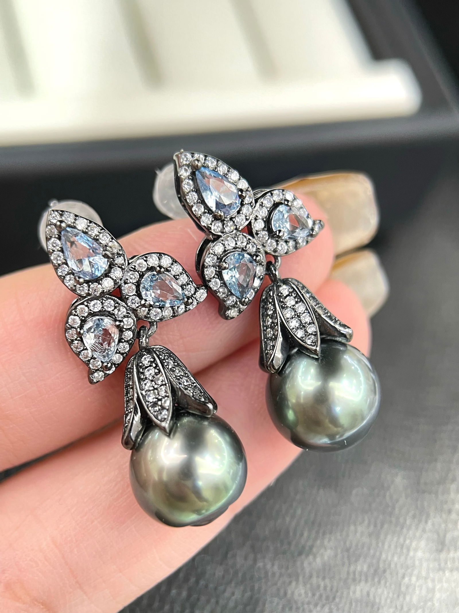 925 Silver Tahitian Sea Peacock Green Earrings (1 of 4)