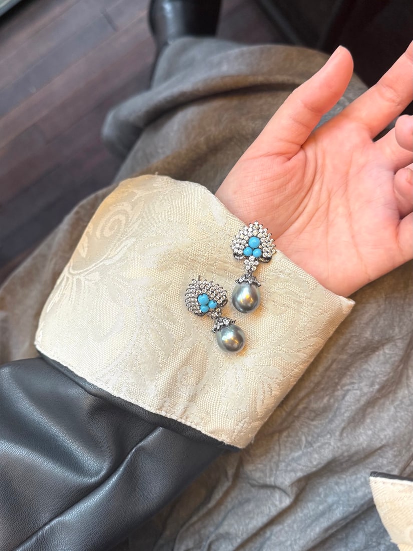 925 Silver Synthetic Turquoise Natural Freshwater Pearl Earrings: 925 silver synthetic turquoise natural freshwater pearl earrings, 13-14mm nearly round, basically flawless, no matter from which angle photographed, its sparkling charm cannot be hidden. Freight: 1.In