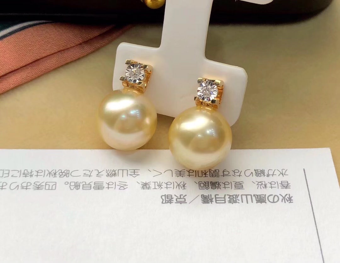 18K Gold Pearl Earrings (1 of 7)