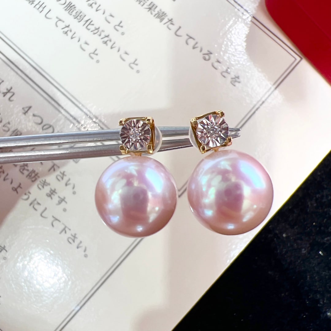 18K Gold Natural Edison Pearl Earrings: These earrings are made with 18k gold setting, the diameter of the beads is 11-12mm, basically round, with beautiful luster and almost flawless or with minor flaws. Freight: 1.International Freight: F