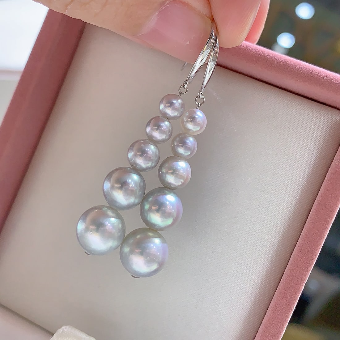 Freshwater Pearl Gradient Earrings: These earrings feature 4-10mm round freshwater pearls, which have some minor flaws, but they are not noticeable when worn. The pearls have a light blue color with a very bright luster. The earring hoo
